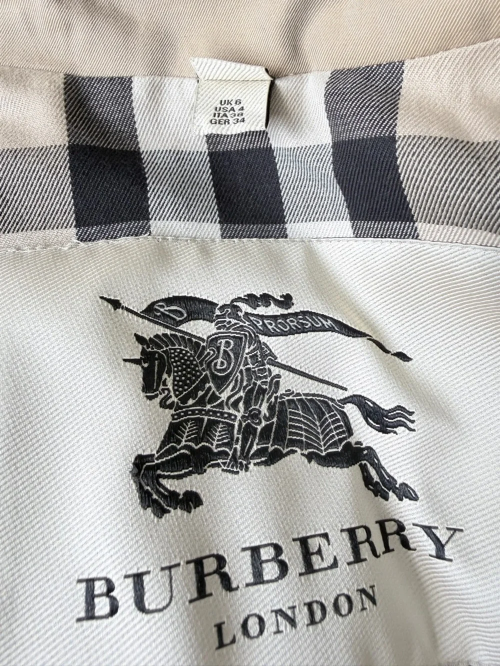 Burberry Women's Beige Classic Trench Coat - Picture 7 of 7